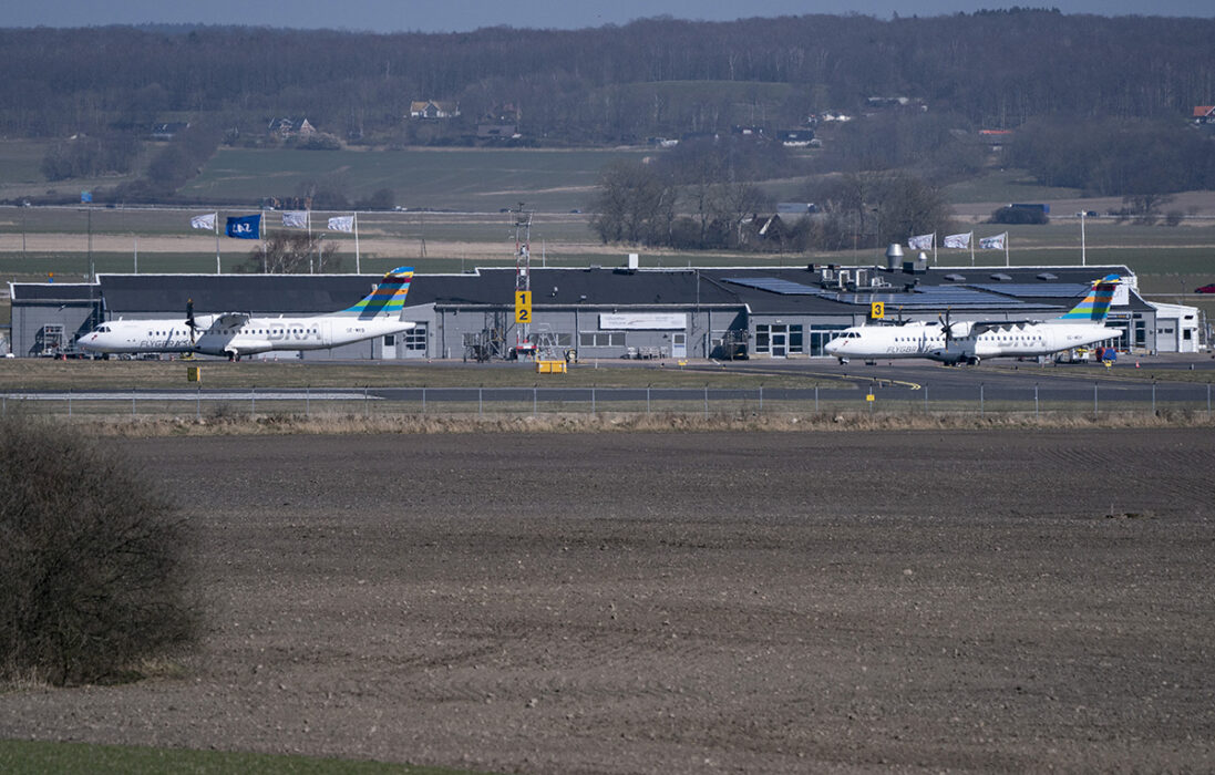 Klimataktivister har genomfört flera aktioner på flygplatser de senaste åren, vilket resulterat i ett antal fängelsedomar.