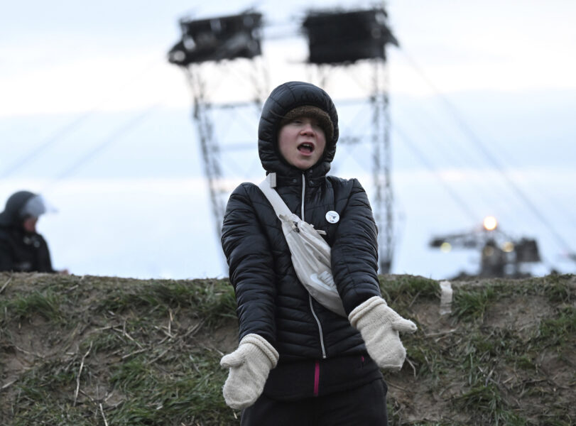 Den svenska klimataktivisten Greta Thunberg nära brunkolsorten Lützerath under söndagen.