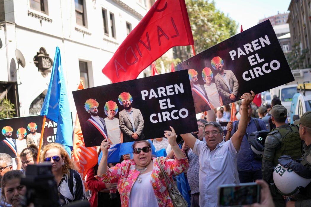 Demonstranter mot gruvprojektet i norra Chile som nu stoppats.