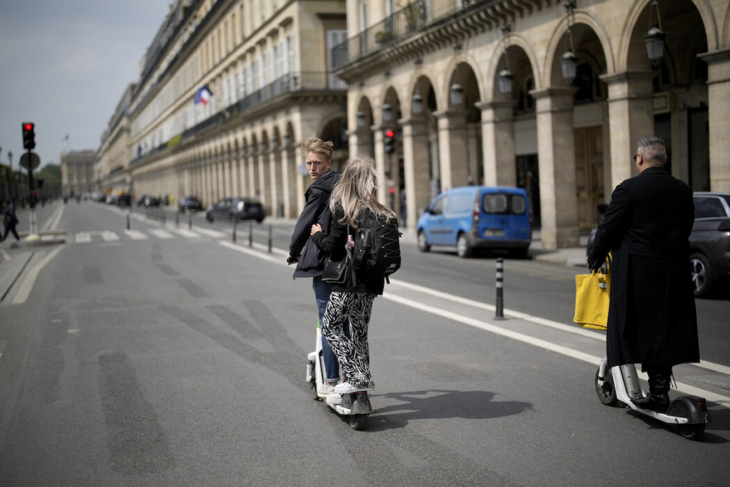 Folkomröstningen ska inte omfatta privata elsparkcyklar eftersom de inte är ett problem, enligt borgmästaren.