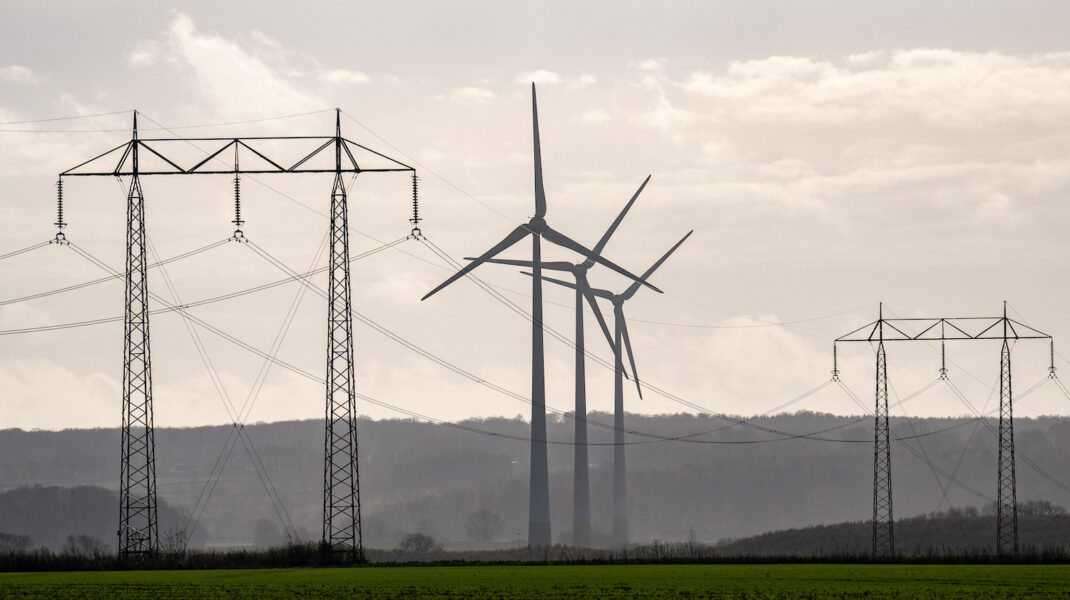 Landbaserad vindkraft är det enda energislaget som kan byggas ut tillräckligt snabbt för behoven under 20-talet, enligt Energimyndigheten.