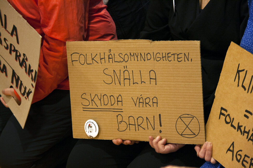 Rebellmammorna deltog i dagens manifestation med Extinction rebellion på Folkhälsomyndigheten.