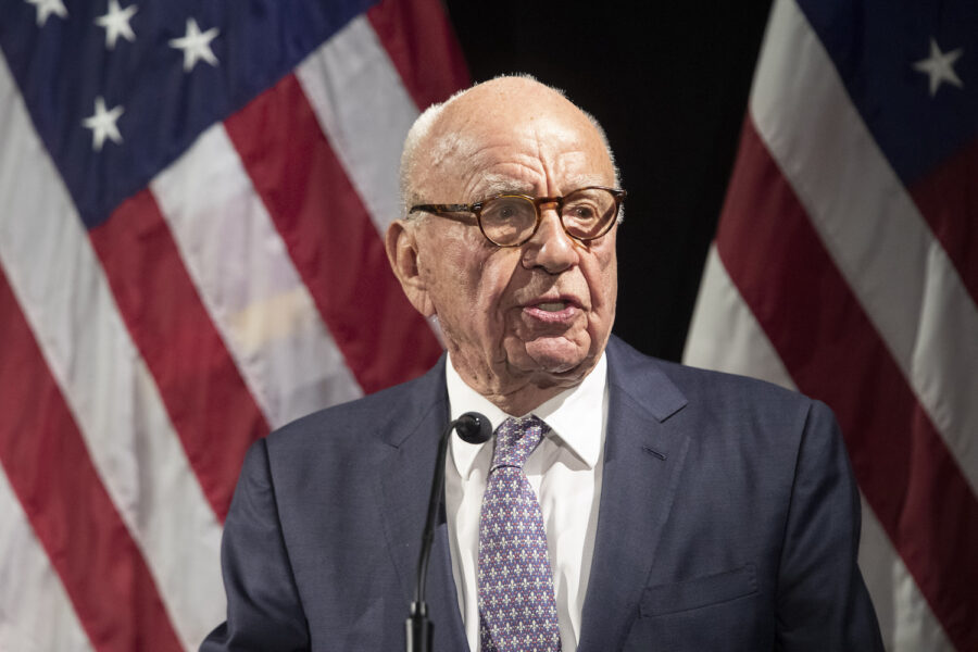 Rupert Murdoch kallade i en serie e-postmeddelanden riktade till hans tv-bolag Fox påståendena om valfusk efter förra presidentvalet var "galenskap".