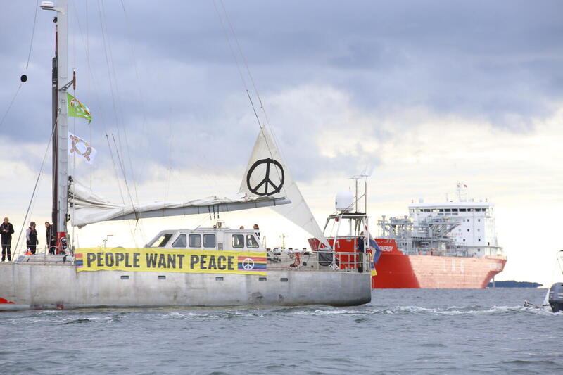 I september förra året hindrade Greenpeace fartyget Coral Energy från att lägga till i Nynäshamn.