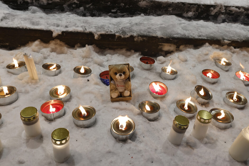 En ljusmanifestation för Tintin, den åttaårige pojke i Luleå som misstänks ha mördats av sin pappa.