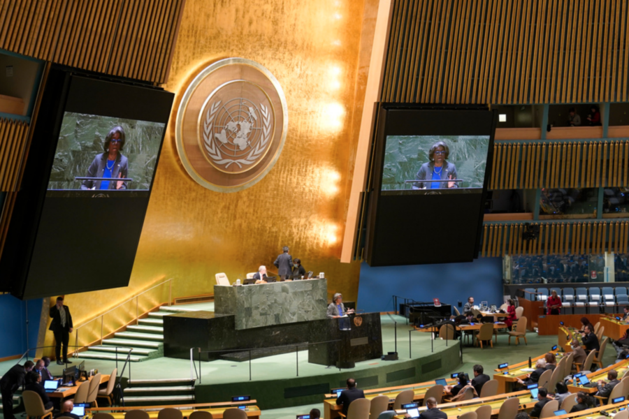 USA:s FN-ambassadör Linda Thomas-Greenfield talar till generalförsamlingen inför torsdagens omröstning.