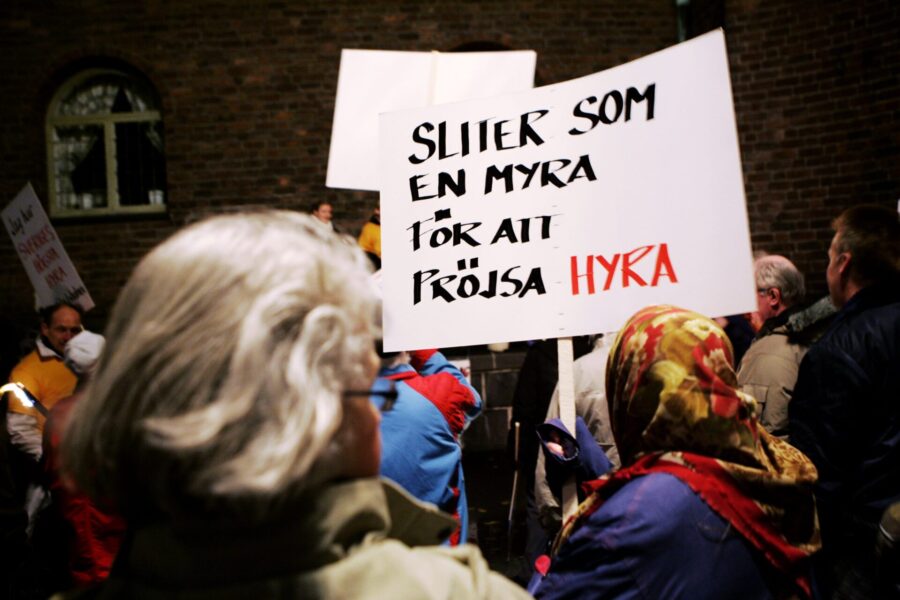 En manifestation mot höjda hyror i Stockholm.