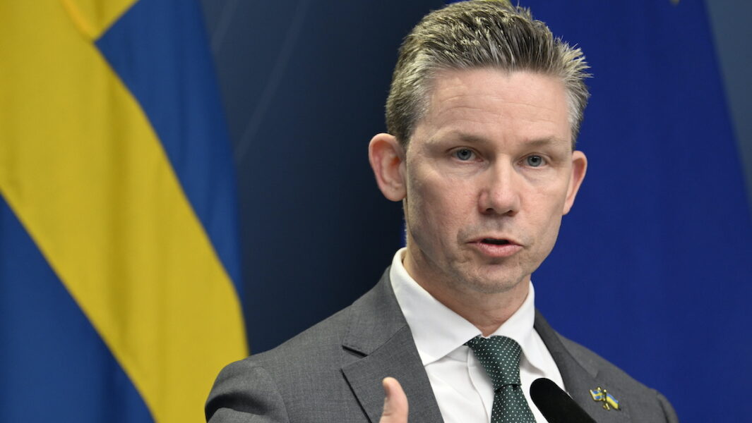Sverige är på väg att fördjupa det militära samarbetet med Nato ,enligt Försvarsminister Pål Jonson (M).