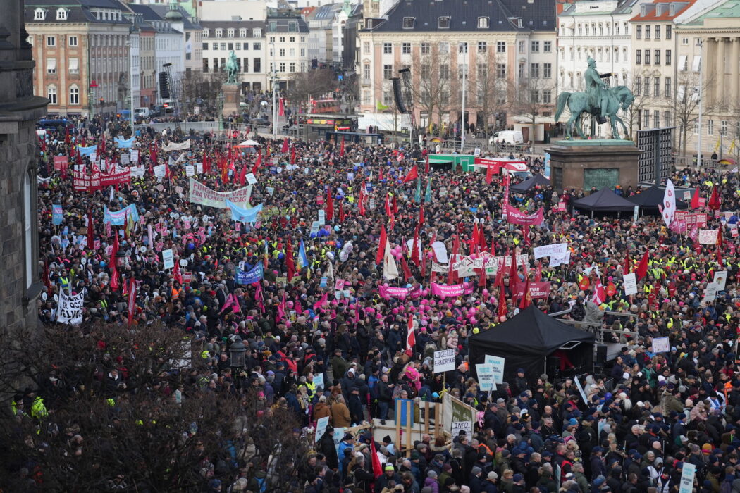 Några av de uppemot 50 000 som demonstrerade mot att Store bededag ska tas bort.