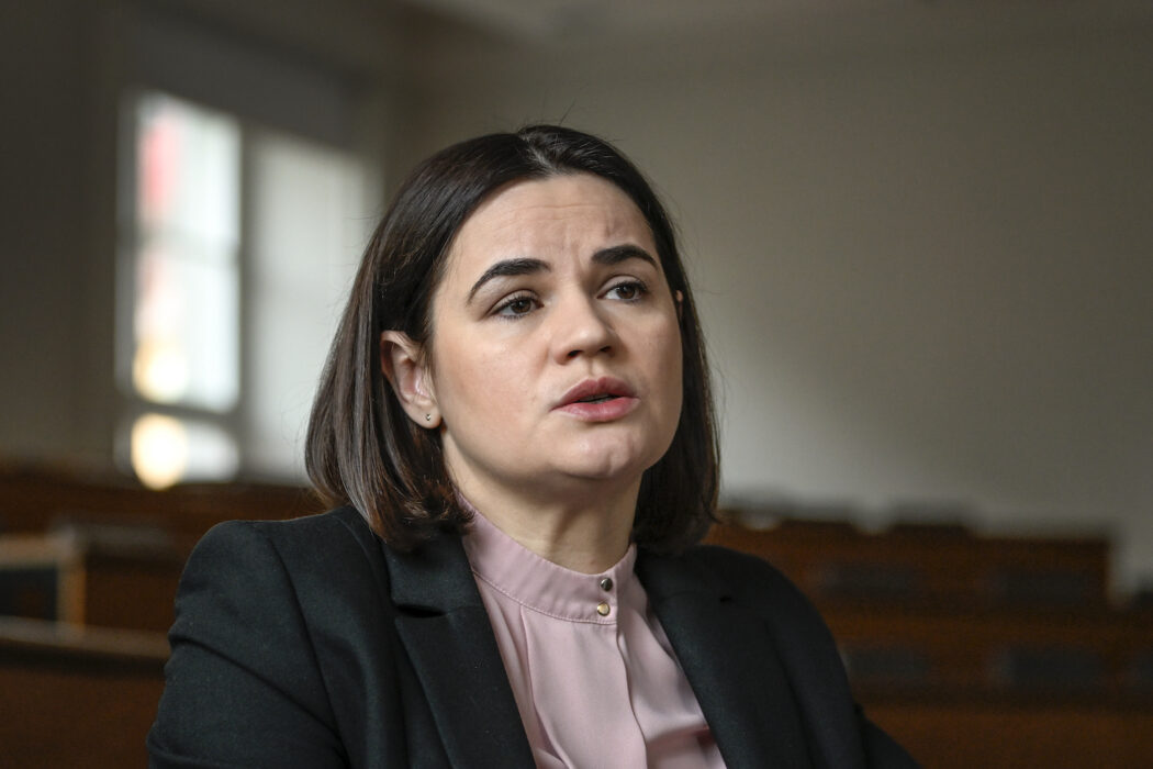 Belarus oppositionsledare Svetlana Tichanovskaja döms till fängelse i hemlandet.