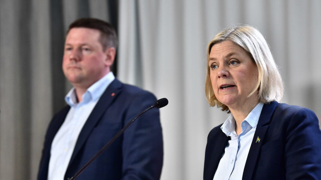 Socialdemokraternas partisekreterare Tobias Baudin och partiledare Magdalena Andersson.