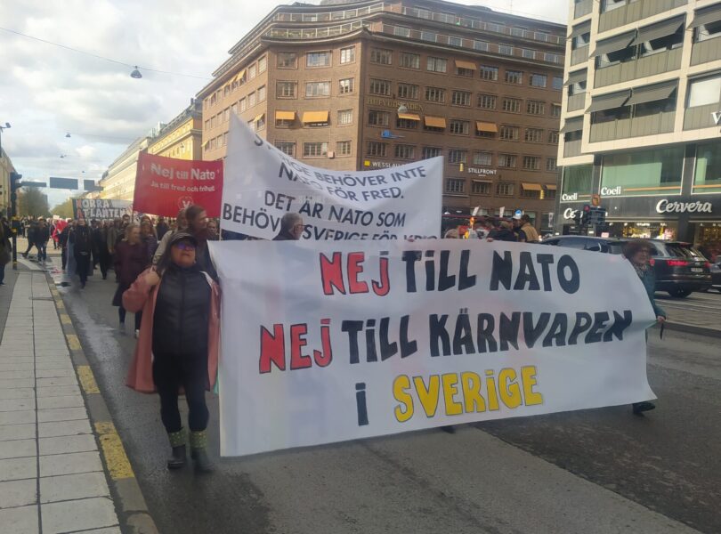 En manifestation mot svenskt Nato-medlemskap i Stockholm i maj 2022.