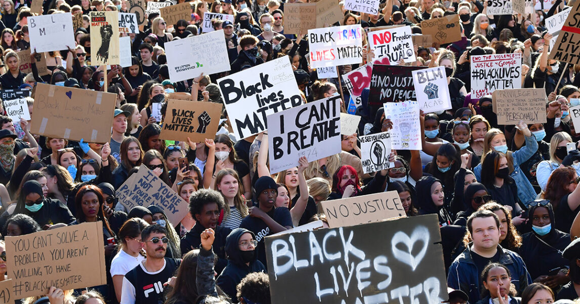 En tyst demonstration till stöd för Black lives matter i Stockholm i juni 2020.
