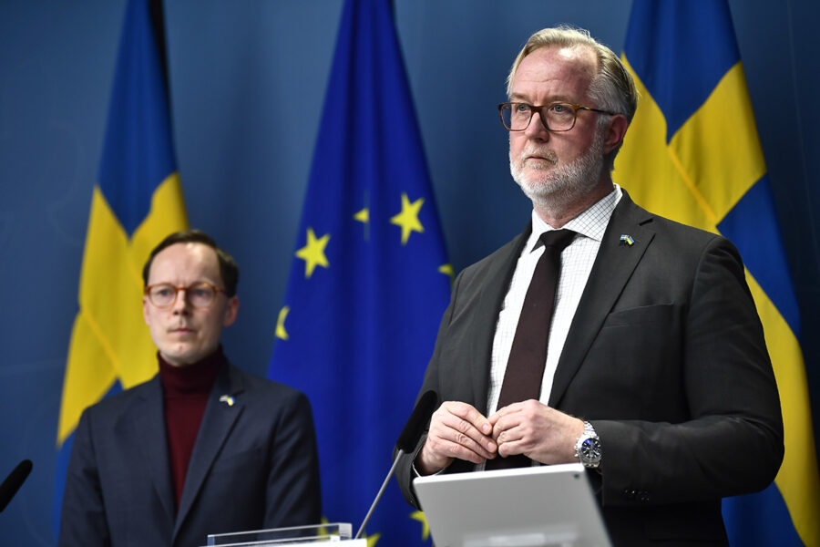 Arbetsmarknads- och integrationsminister Johan Pehrson (L) och utbildningsminister Mats Persson (L) under onsdagens pressträff.