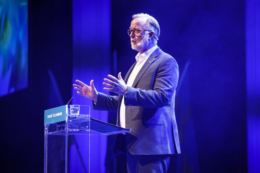 Liberalernas partiledare Johan Pehrson talar då partiets riksmöte inleds i Linköping Konsert & Kongress på lördagen.