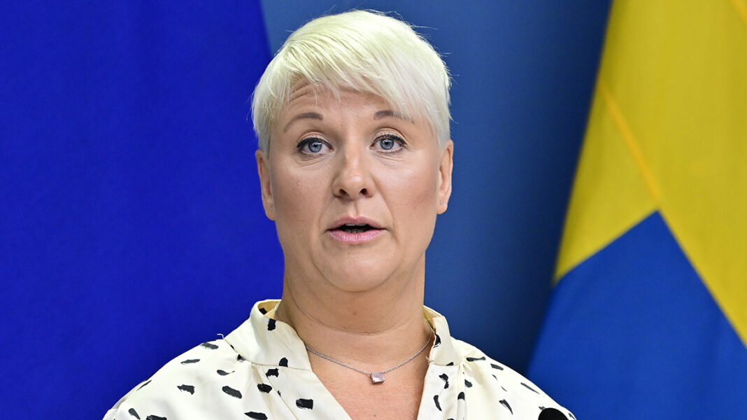 Äldre-och socialförsäkringsminister Anna Tenje (M).