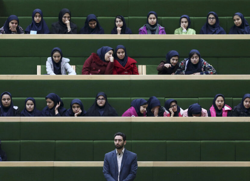Kvinnliga skolelever i Irans huvudstad Teheran 2016.