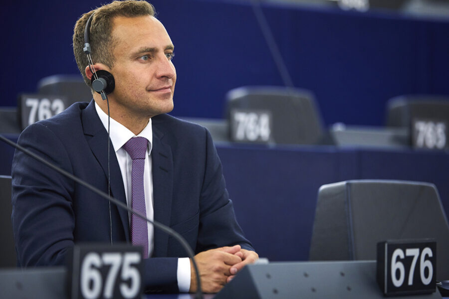 Tomas Tobé (M) fick starkt stöd för sitt framförhandlade förslag om asyl- och migrationspolitiken i EU-parlamentet.