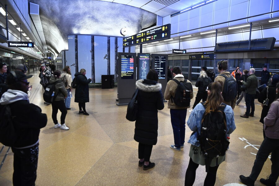 Lokförarnas vilda strejk har orsakat stora problem för resenärerna i Stockholms pendeltågstrafik, enligt MTR.
