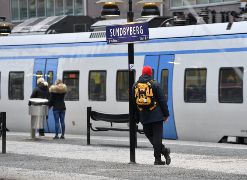 Frågan är hur trafiken med pendeltågen i Region Stockholm påverkas när ett fackligt skyddsstopp inleds på måndagsmorgonen.
