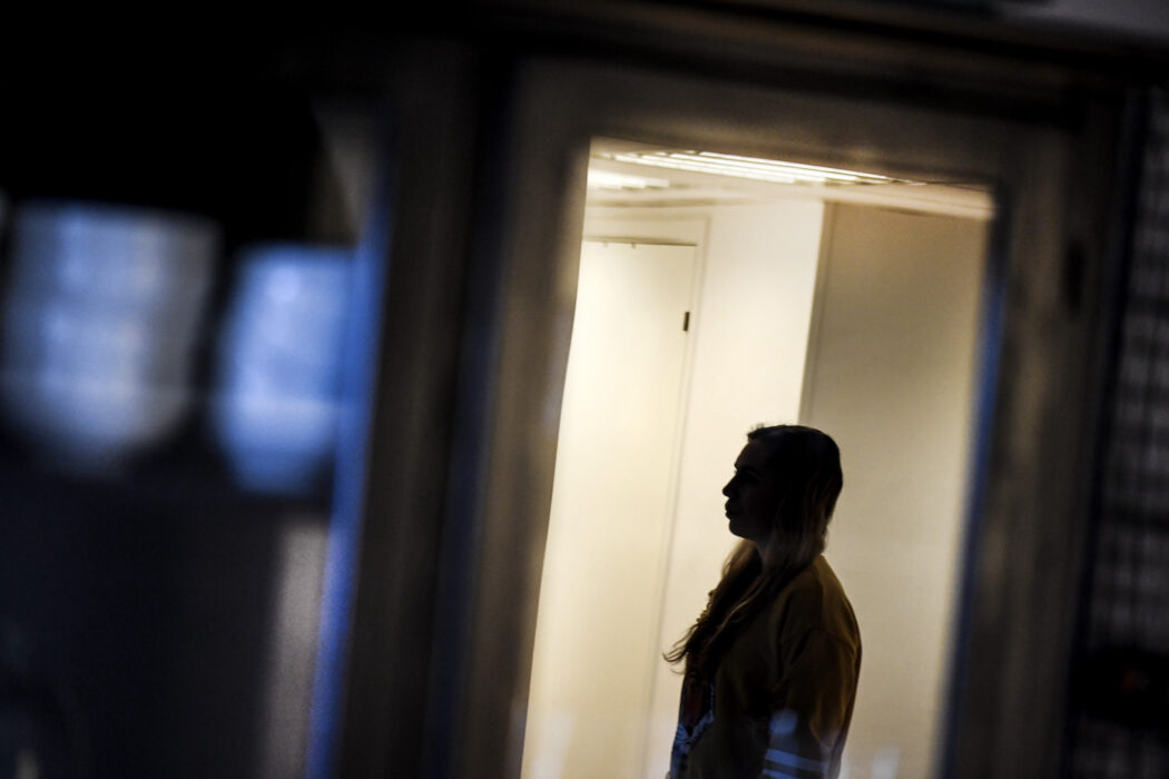 Många våldsutsatta kvinnor och barn som lever med skyddade personuppgifter lider av våldet långt efter det ägt rum.