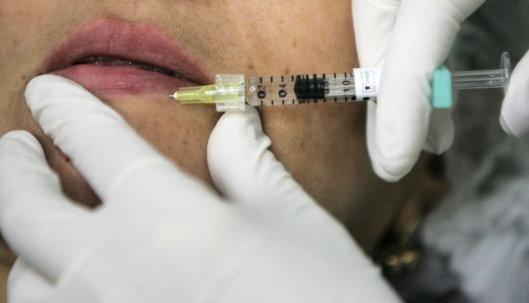 Reklam för botox får inte riktas mot allmänheten men det struntar många kliniker i, enligt Konsumentverkets genomgång.