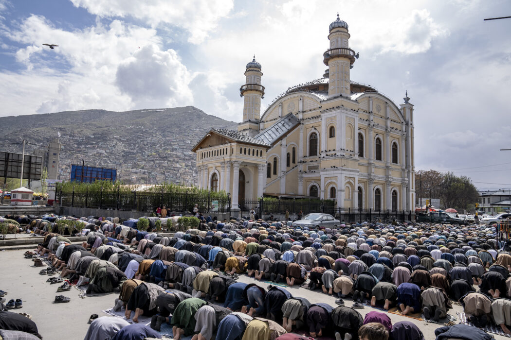 Fredagsbön i Kabul i Afghanistan under fastemånaden Ramadan.
