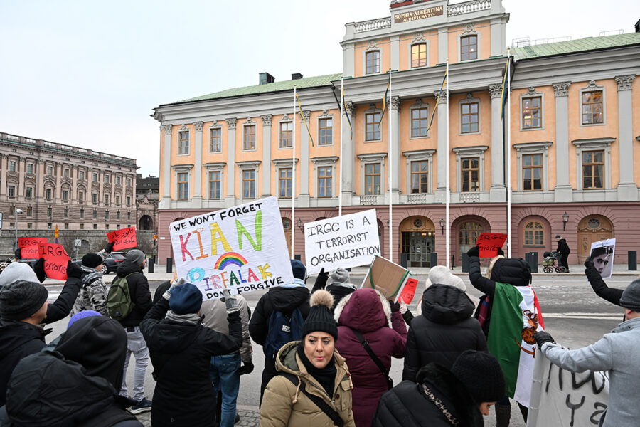 Demonstration utanför utrikesdepartementet i Stockholm i januari med krav om hårdare tag mot det iranska Revolutionsgardet.
