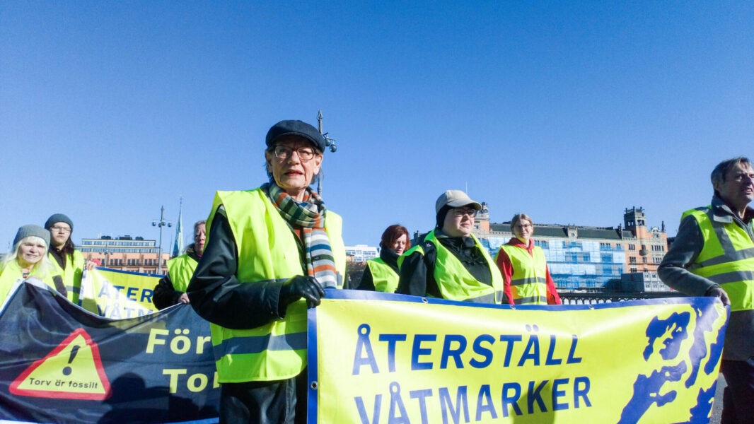 Under måndagen genomförde Återställ våtmarker en långsam icke tillståndsgiven demonstration.