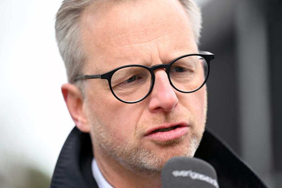 Socialdemokraternas ekonomisk politiske talesperson Mikael Damberg (S) är kritisk mot regeringens plan att minska reduktionsplikten.