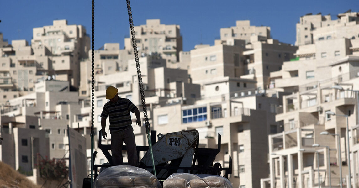 Här byggs ett israeliskt bostadsområde i palestinska Östra Jerusalem.
