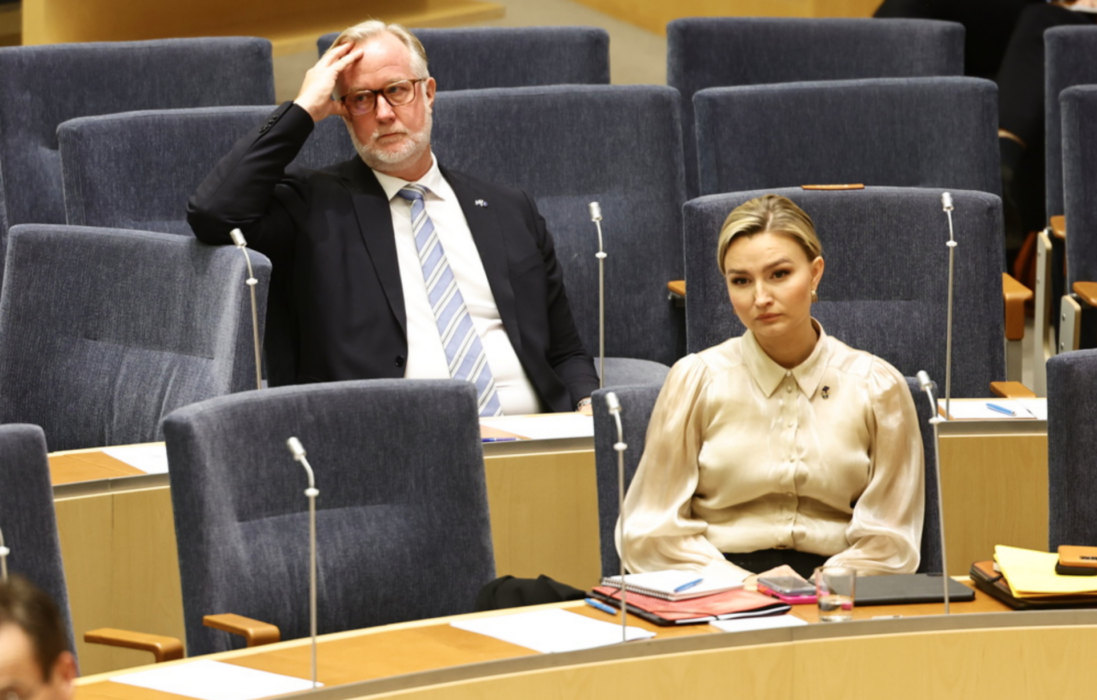 Kristdemokraternas partiledare Ebba Busch (KD) och i Liberalernas partiledare Johan Pehrson (L) har en del att grubbla på.