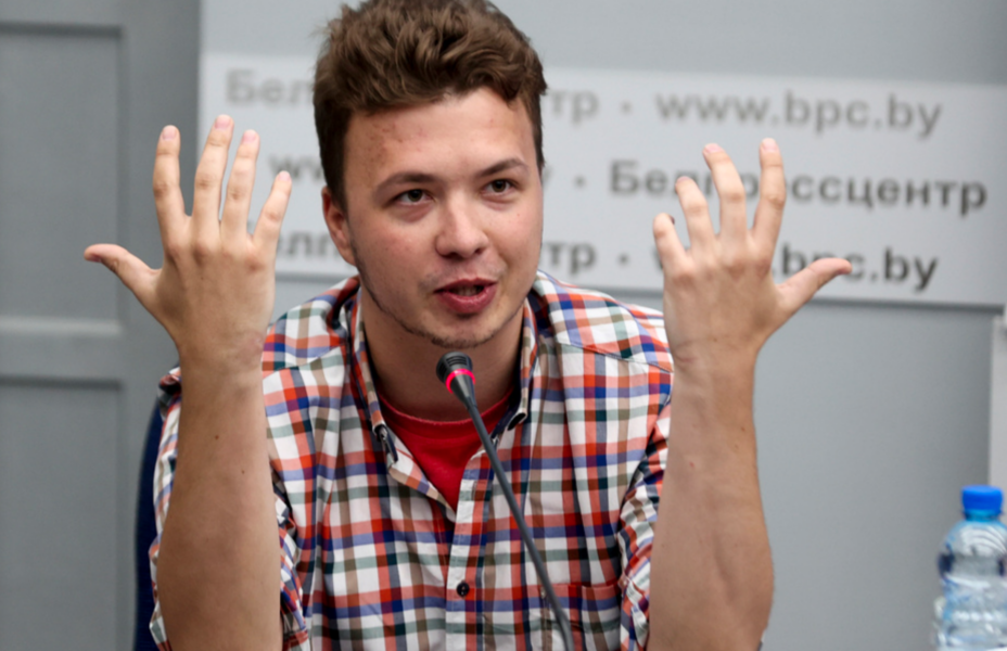 Roman Protasevitj vid en presskonferens på utrikesdepartementet i Minsk i juni 2021.