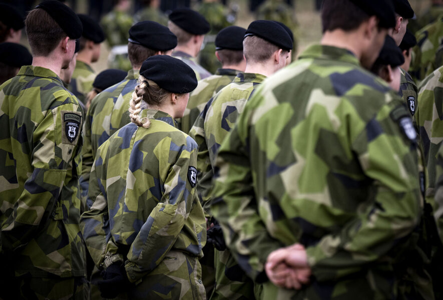 Uppgifterna om att Sverige behöver ställa en fullt utrustad armébrigad till Natos förfogande väcker frågor om värnpliktigas roll i försvarsalliansen.