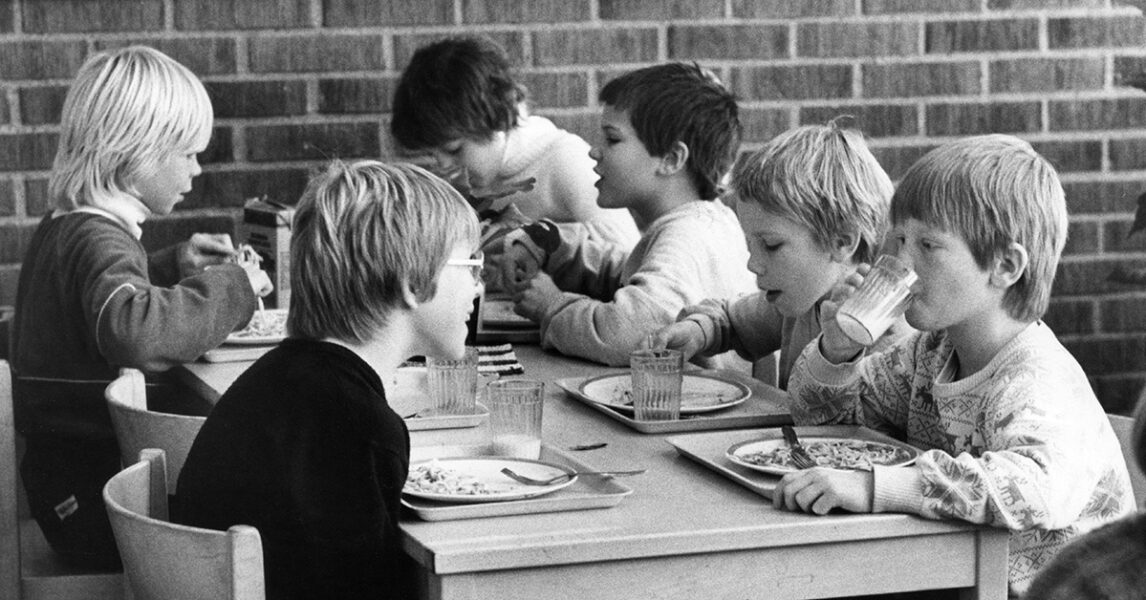 Skollunch i Västerhaninge 1981.