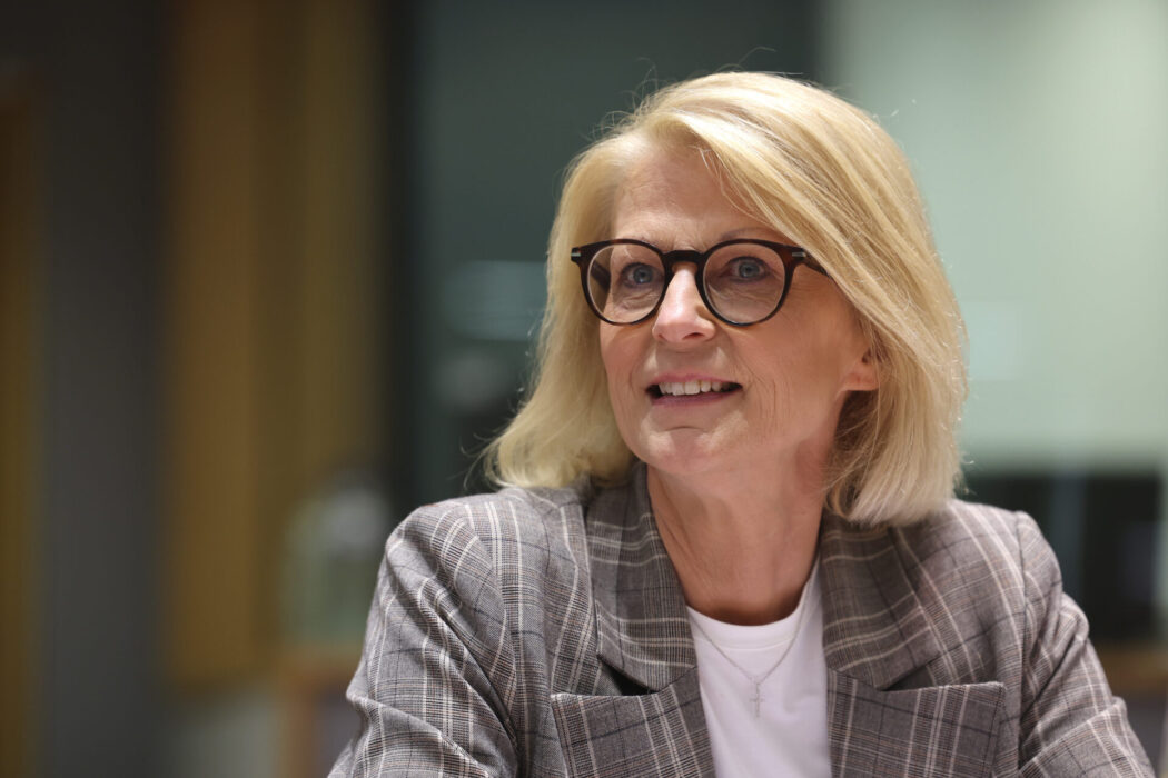 Flera Moderata regionpolitiker vill ha besked från Sveriges finansminister Elisabeth Svantesson (M).