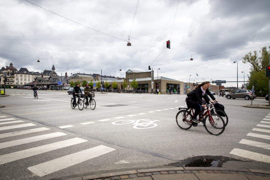 Cyklar, elbilar och vätgasbilar är det som kommer synas på gatorna i Köpenhamn 2030 om politikerna får igenom sitt beslut.
