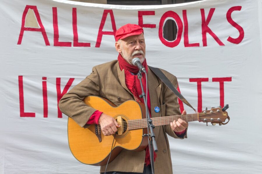 Jan Hammarlund uppträder på fredsfestivalen i Malmö kommande helg.