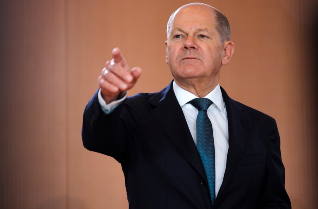 Olaf Scholz kan komma att plocka upp telefonluren och ringa Putin framöver.