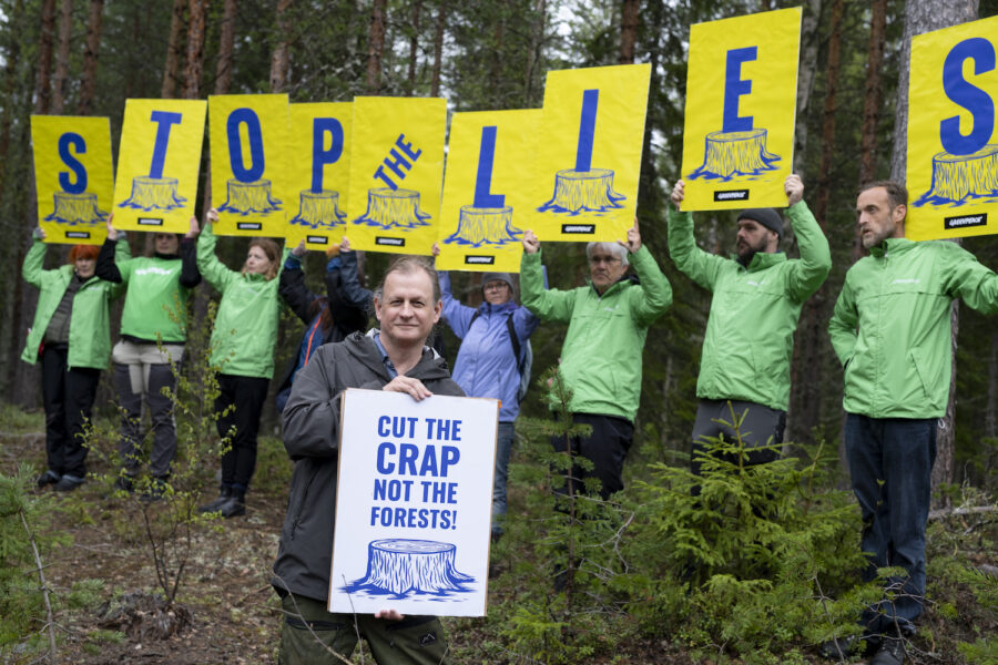 "Kapa skitsnacket – inte skogen" var ett av budskapen under dagens skogsaktion.