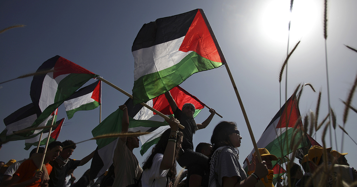 Palestinier högtidlighåller al nakba, den stora katastrofen, då palestinier fördrevs för att ge plats åt den nya staten Israel.