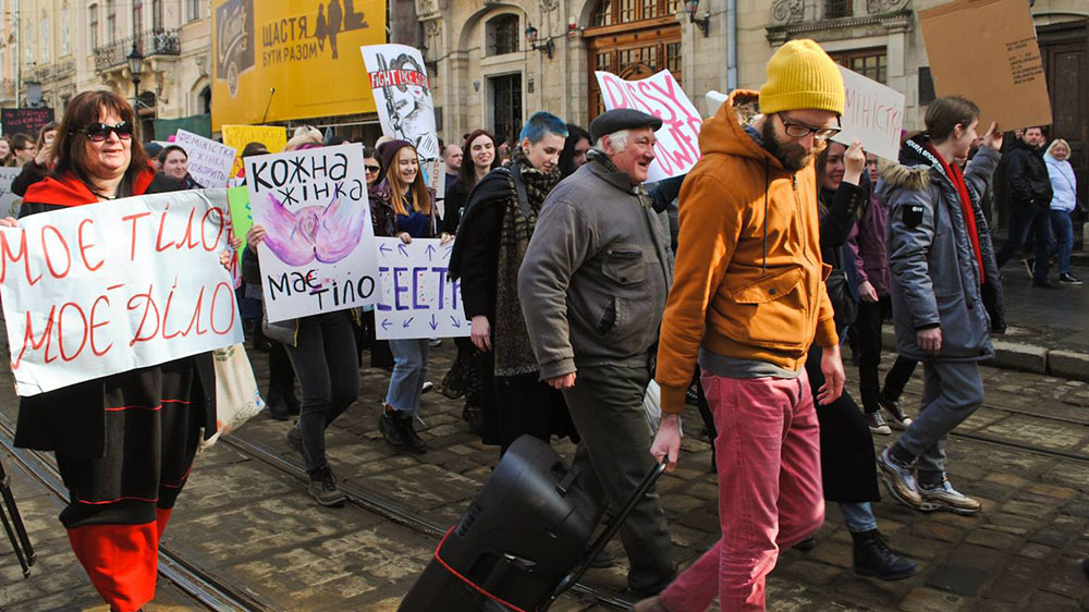 Bild från demonstration för kvinnors rättigheter i Lviv, Ukraina.