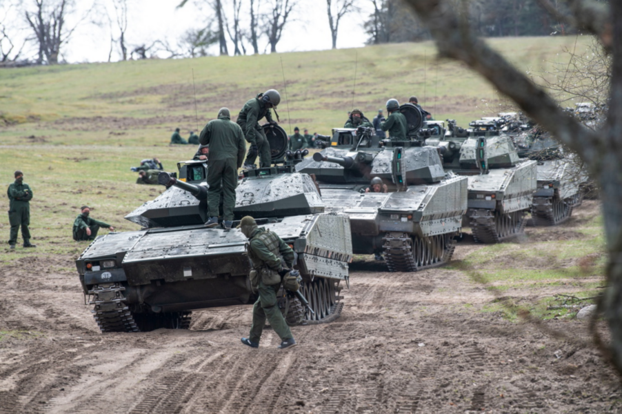 På en hemlig plats i Sverige har ukrainska soldater under våren övats för strid.