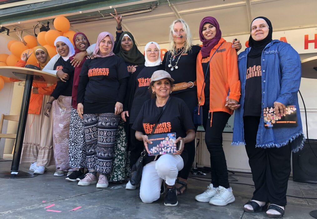 Från vänster: Ruweyda Hassan Ahmed, Najma Nuur, Mozan Ahmed, Mina Al-furaji, Hodan Abdulle, Rafah Atassi, Sira Jokinen Lisse, Sania Qureshi och Duaa Alawadi.