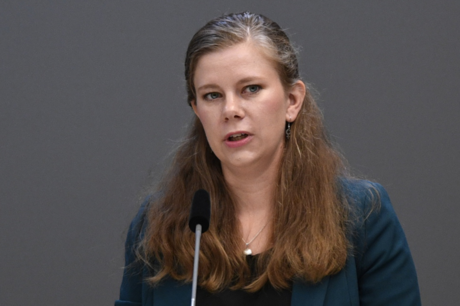 Emma Berginger, Miljöpartiets ledamot i försvarsberedningen.