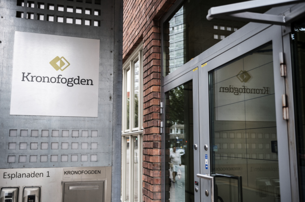 Vart tolfte barn växer upp i en skuldtyngd familj, visar färska siffror från Kronofogden.