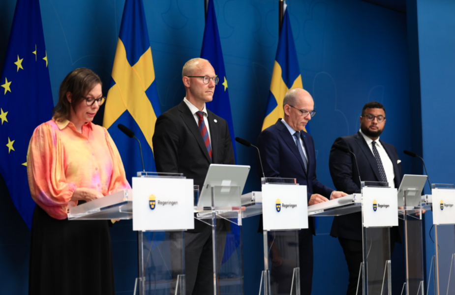 Migrationsminister Maria Malmer Stenergard (M) (vänster) på en pressträff tillsammans med Ludvig Aspling (SD), Ingemar Kihlström (KD) och Amir Jawad (L).