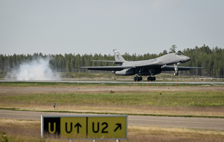 Amerikanska flygvapnets Rockwell B-1B Lancer landade på måndagen på Norrbottens flygflottilj F 21 i Luleå för att delta i en övning med svenska flygvapnet och armén.