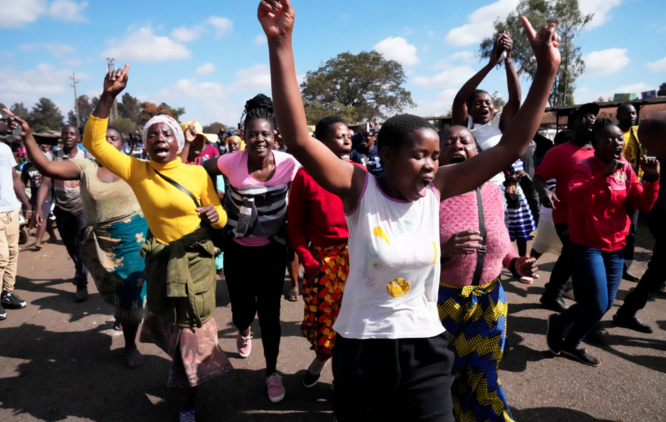 Anhängare till den zimbabwiske oppositionsledaren Nelson Chamisa demonstrerar inför de allmänna valen som ska hållas i augusti i det afrikanska landet.
