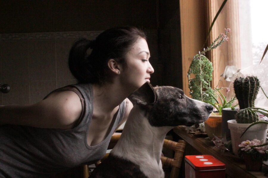 Många av djuren i Ukraina behöver akut hjälp och behovet kan förändras på ett ögonblick Lilja Kvitka bor i Charkiv tillsammans med sin hund och följer kriget på nära håll.